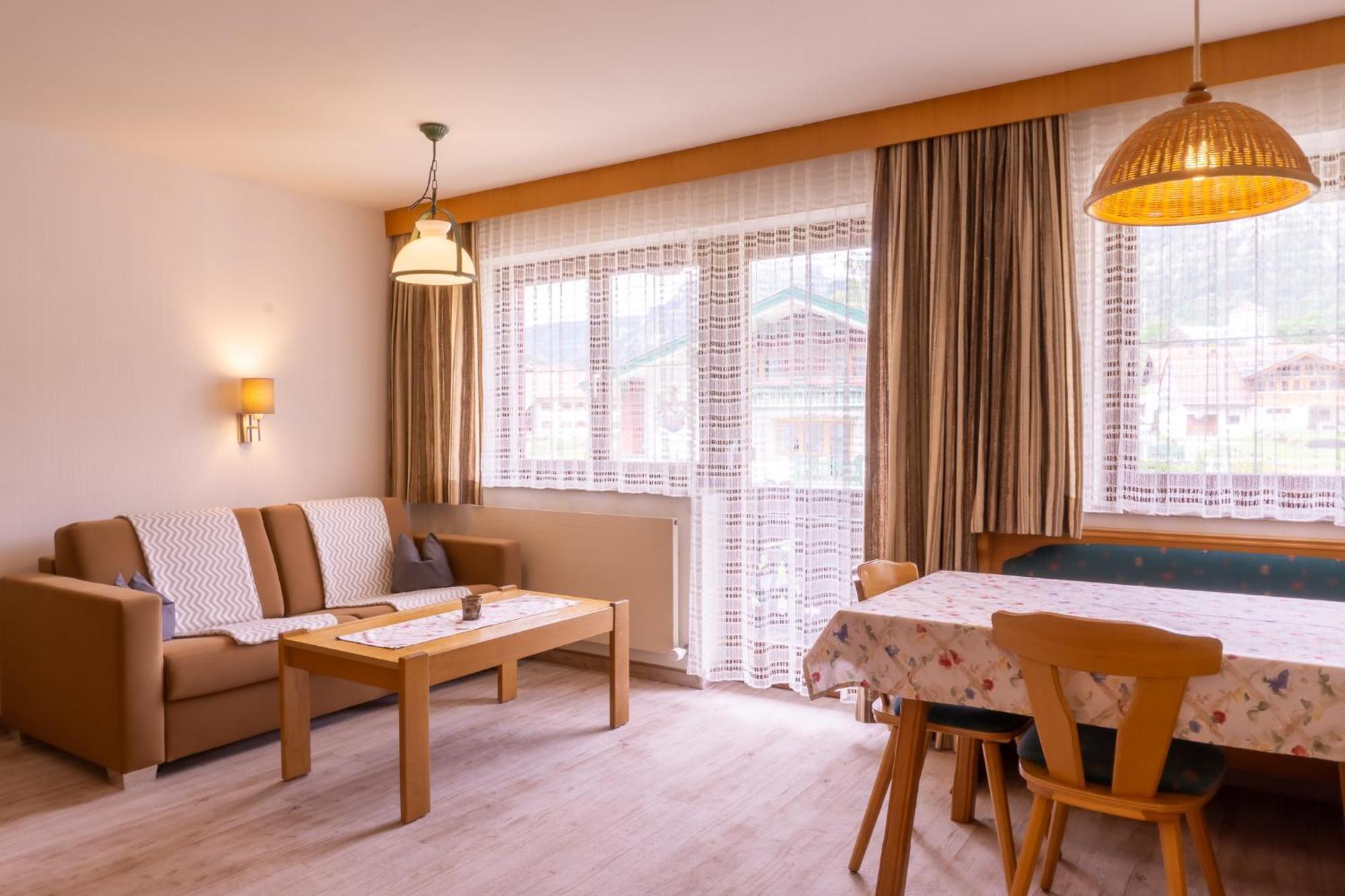 Apartmán Gaestehaus Woetzer Und Landhaus Stocka Grän Exteriér fotografie